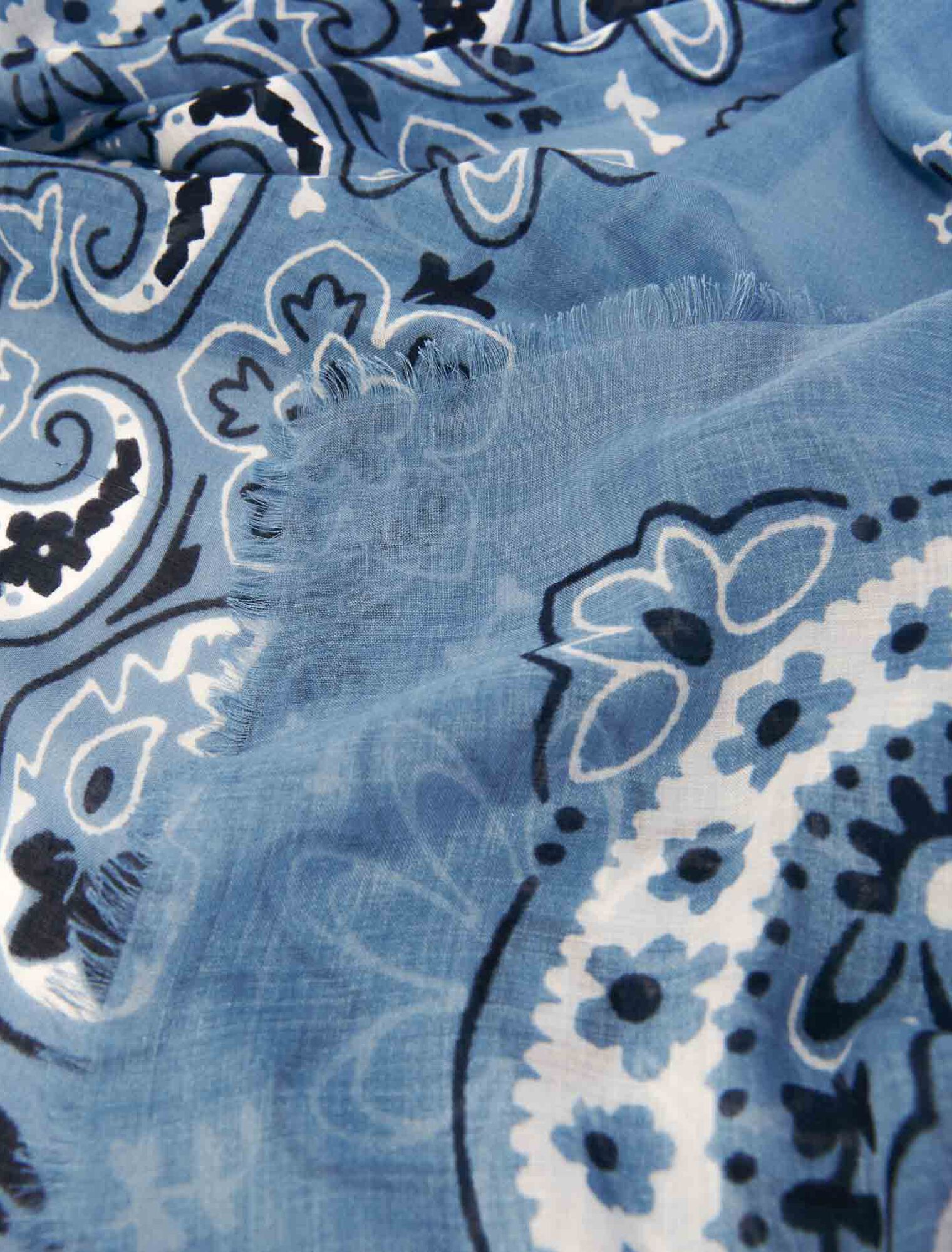 Bandana print shawl