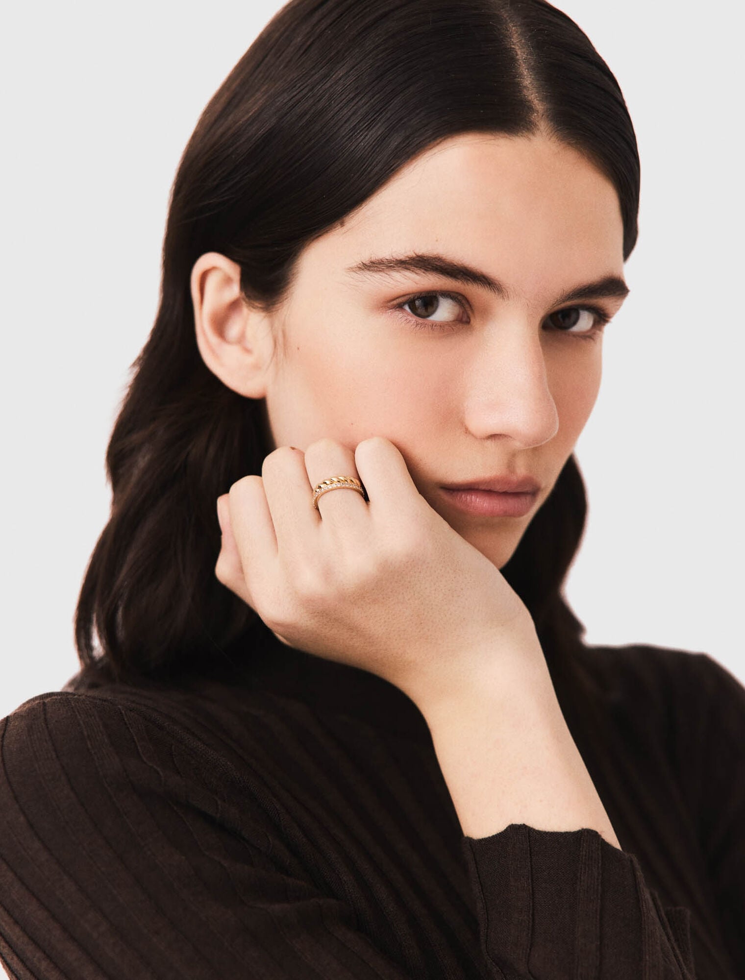 Twisted gold rhinestone ring