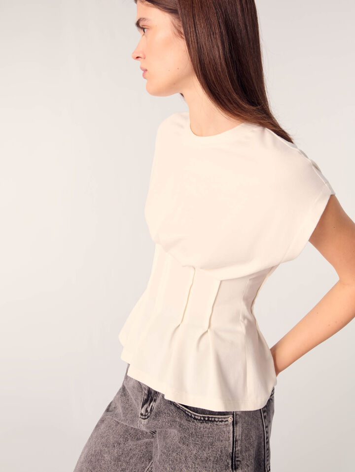 T-shirt with darts