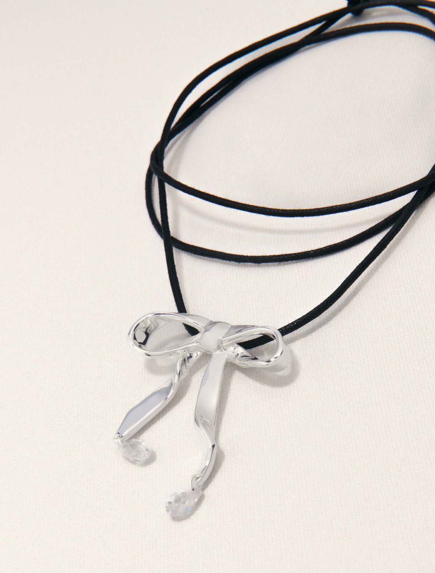 Silver bow necklace