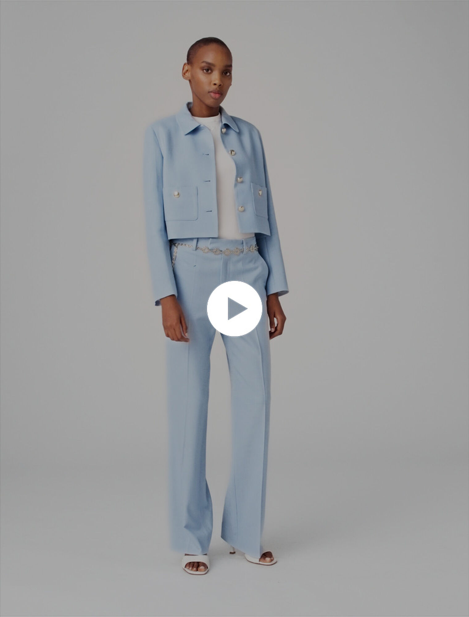 Short single-breasted jacket