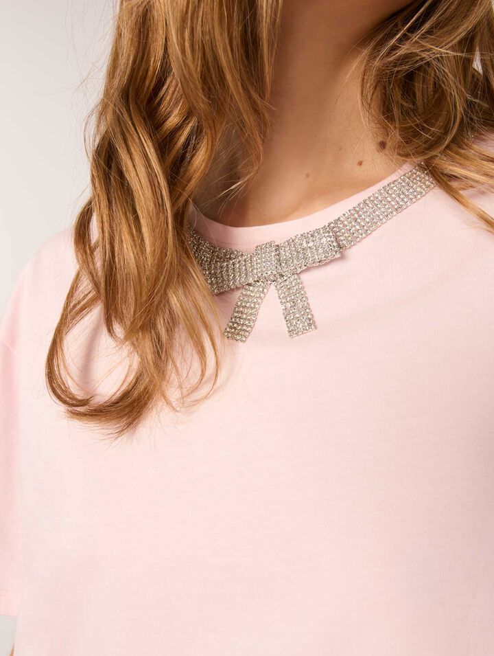 T-shirt with jewellery neck