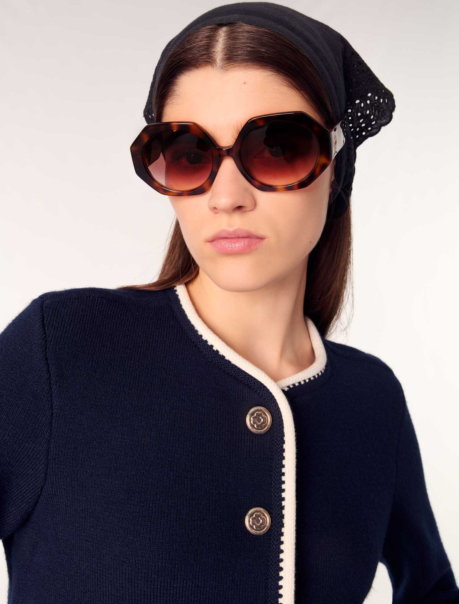 Round acetate glasses
