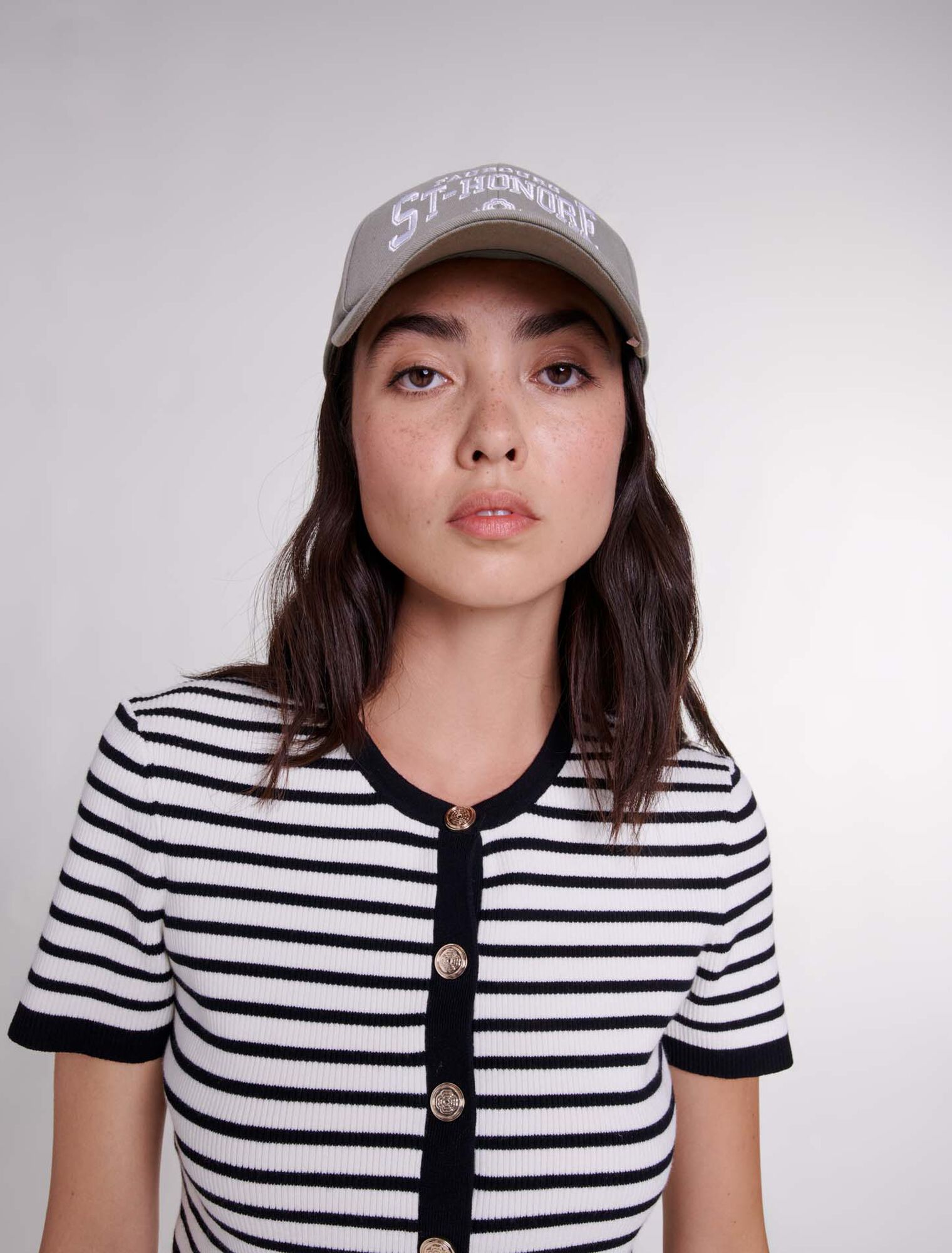 Short-sleeved knit cardigan