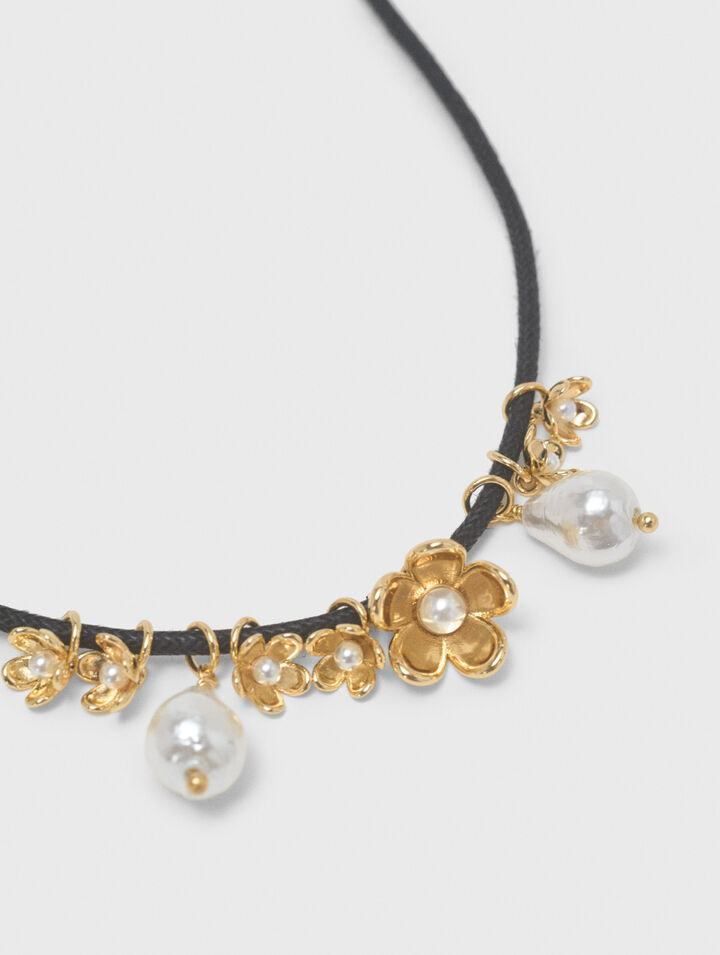 Flower detail cord necklace
