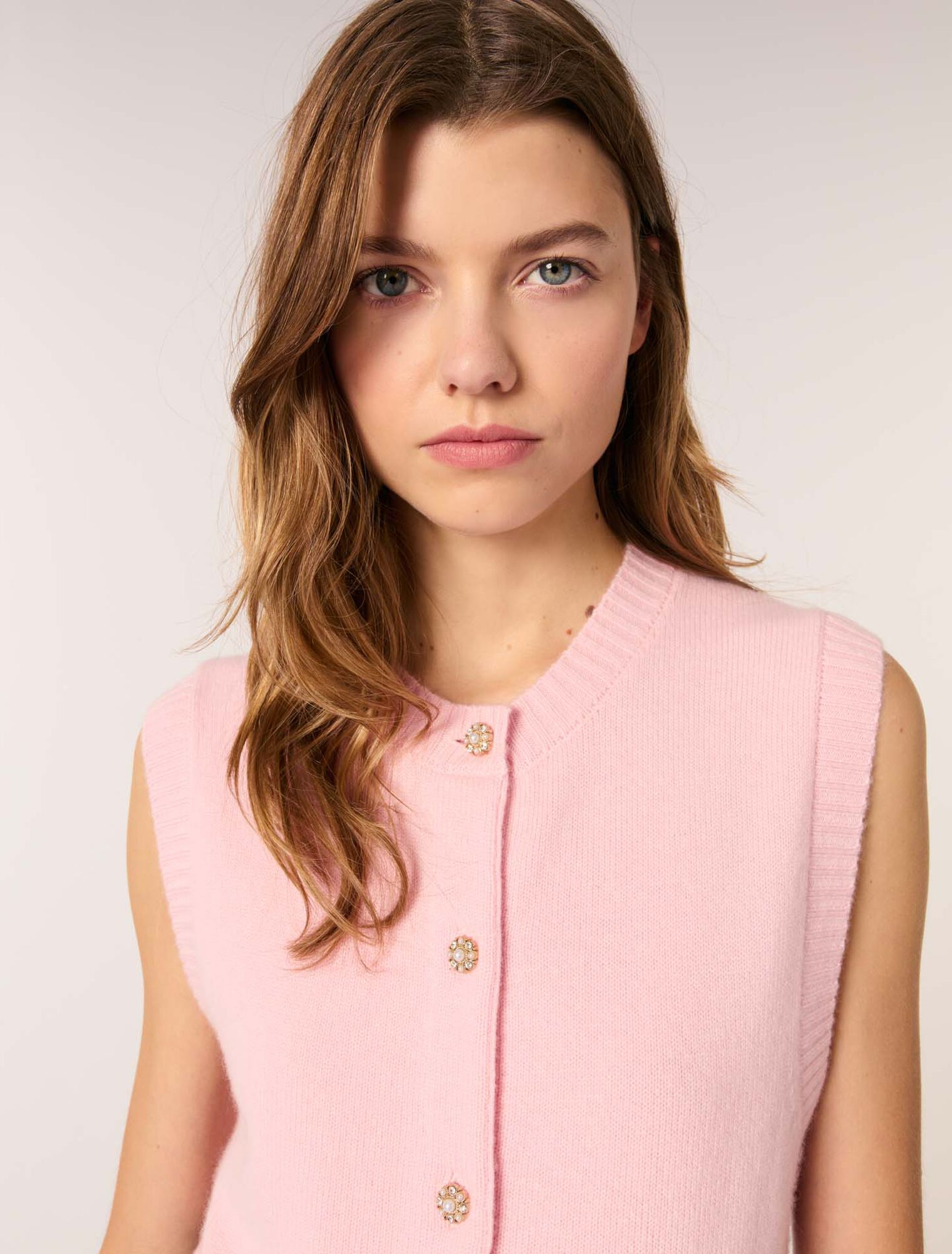 Sleeveless wool cardigan