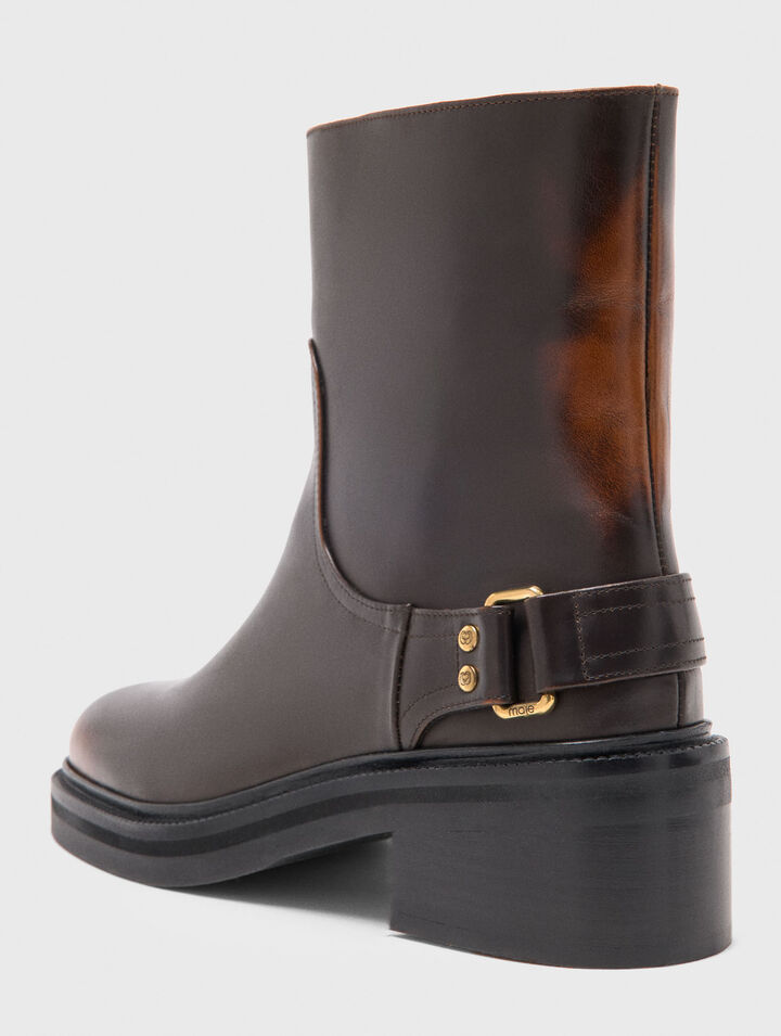 Flat leather ankle boots