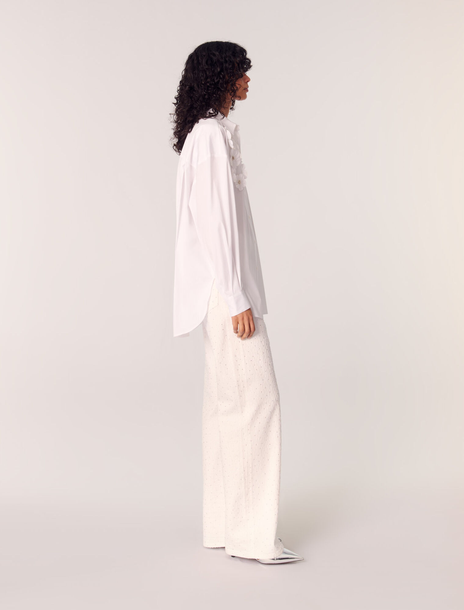 Long shirt with embroidered flowers