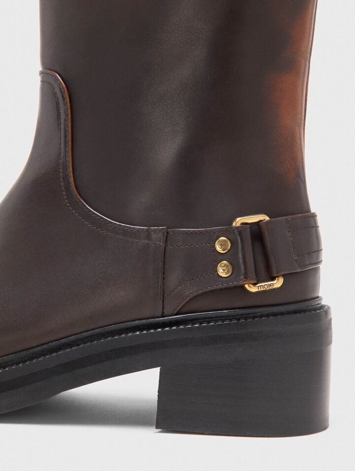 Flat leather ankle boots