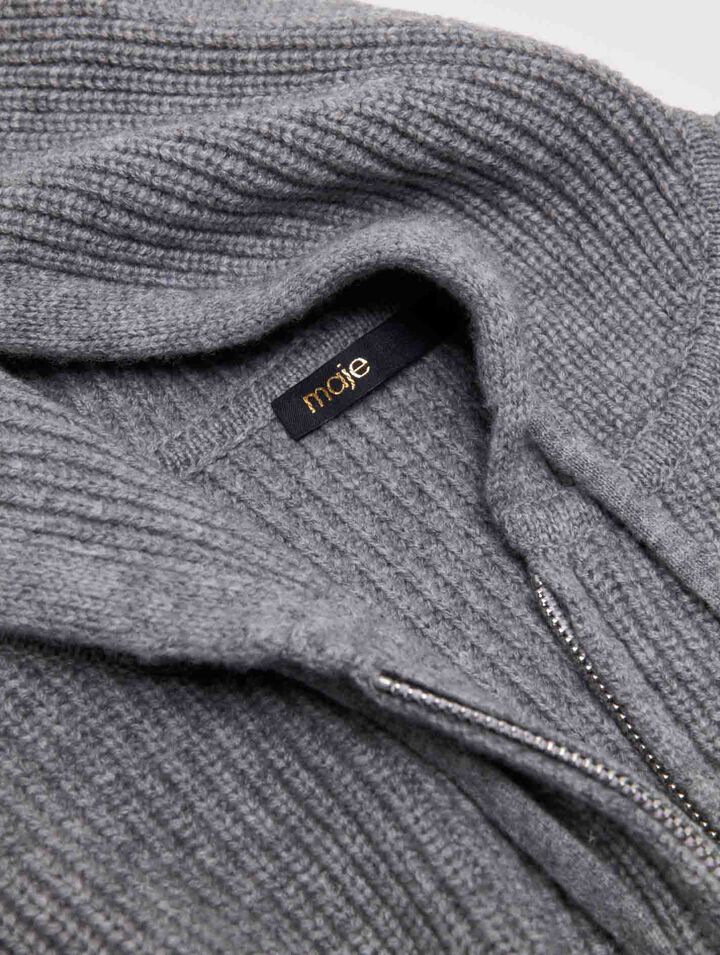 Knit collar