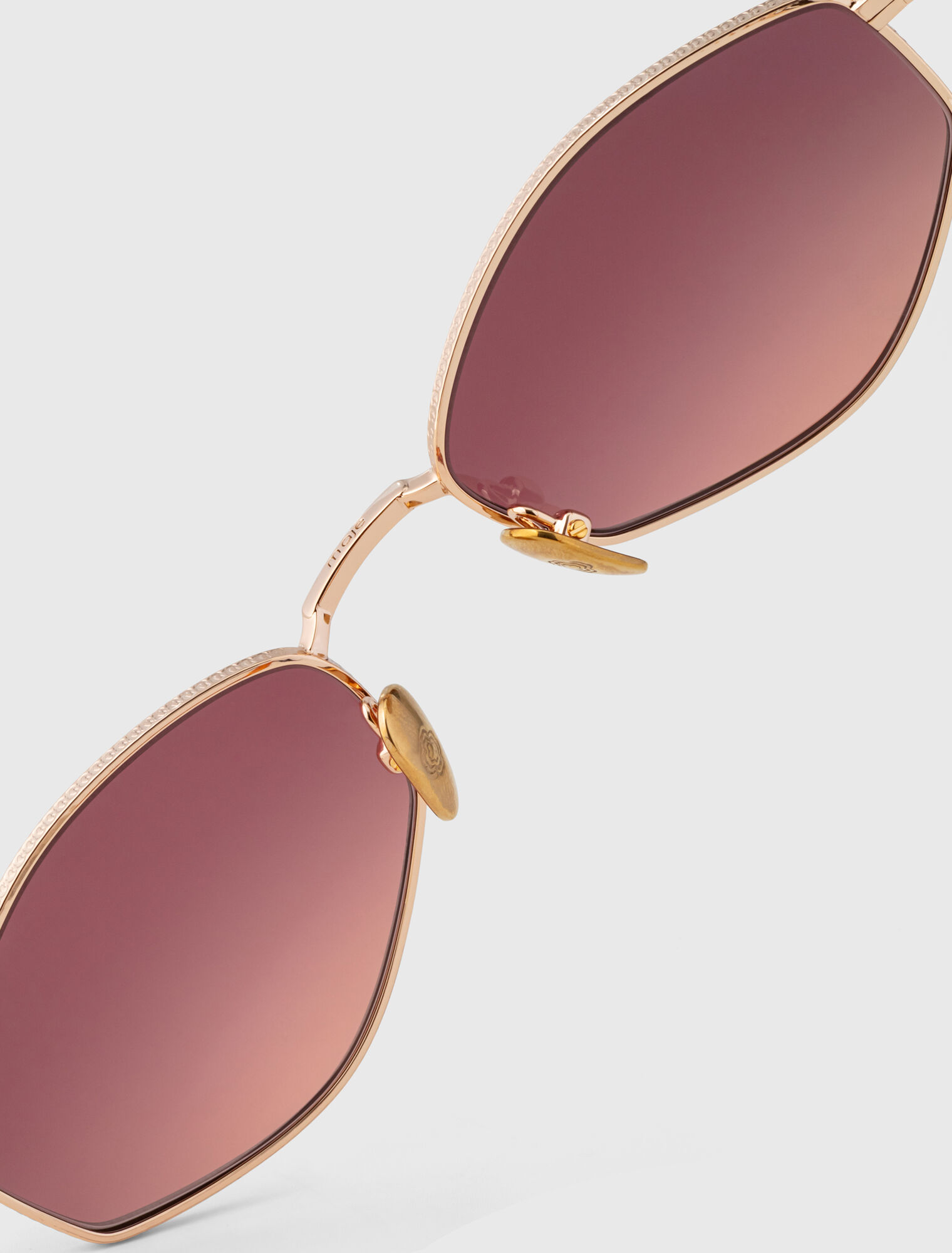 Faceted oval metal glasses