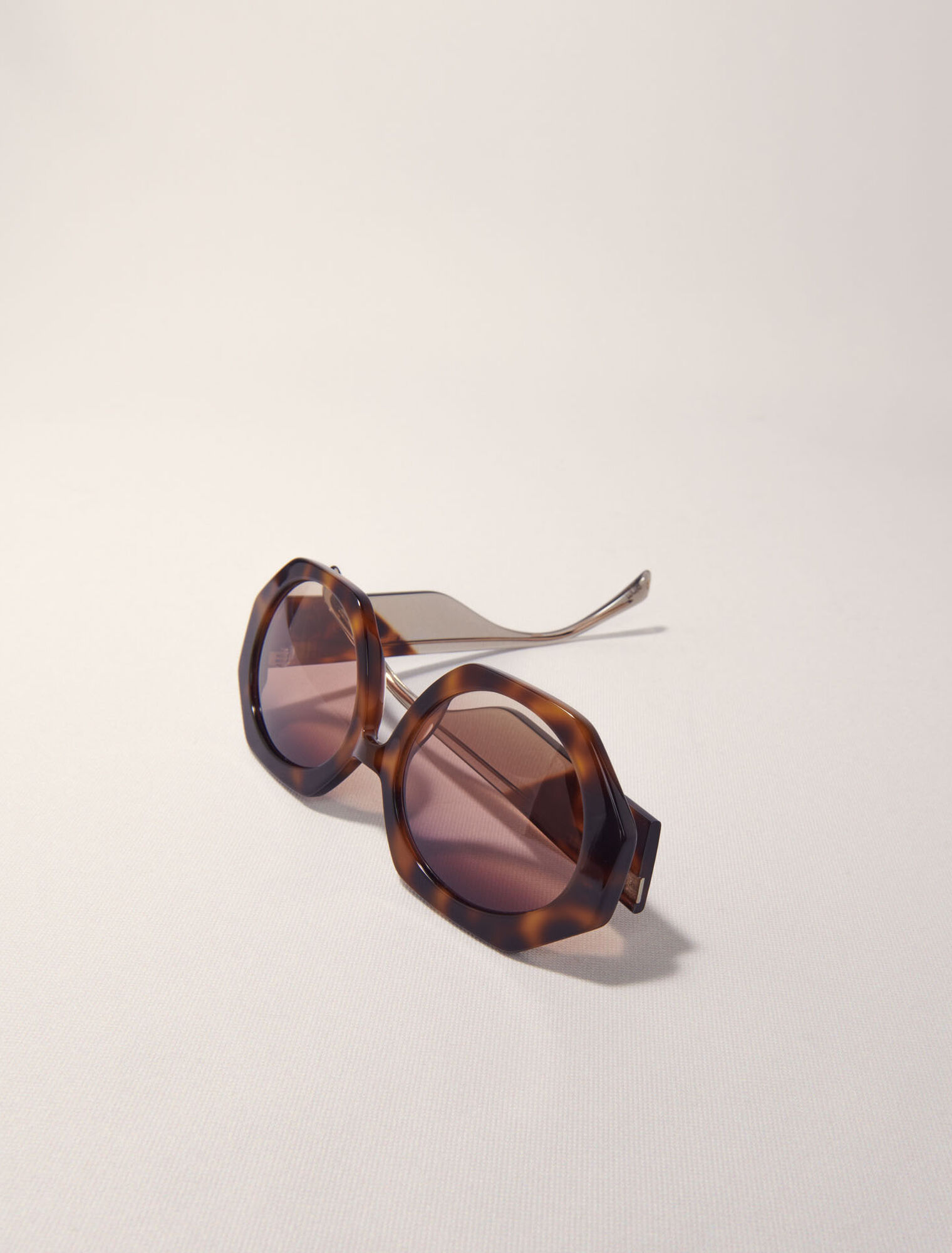 Round acetate glasses