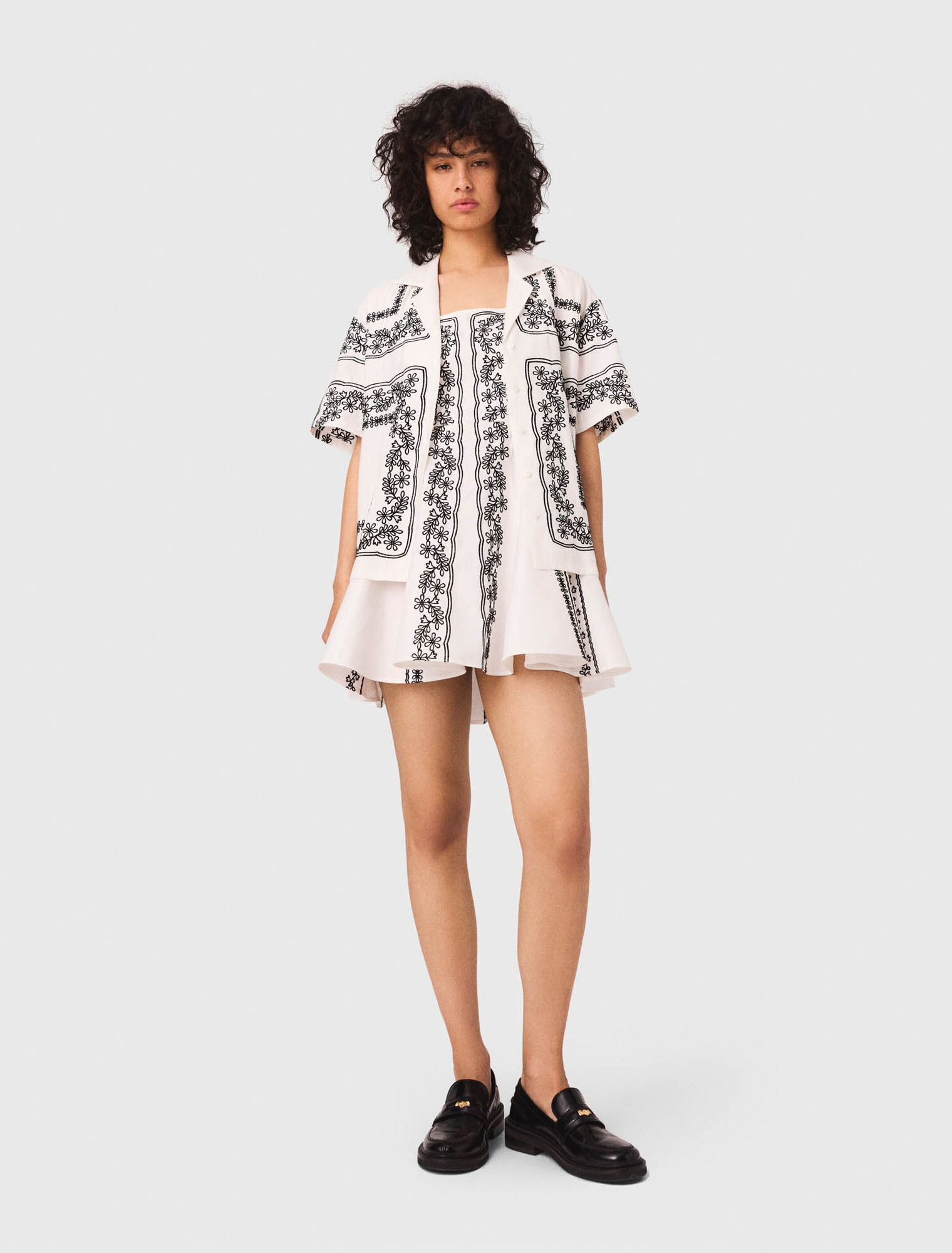 Short-sleeved embroidered shirt