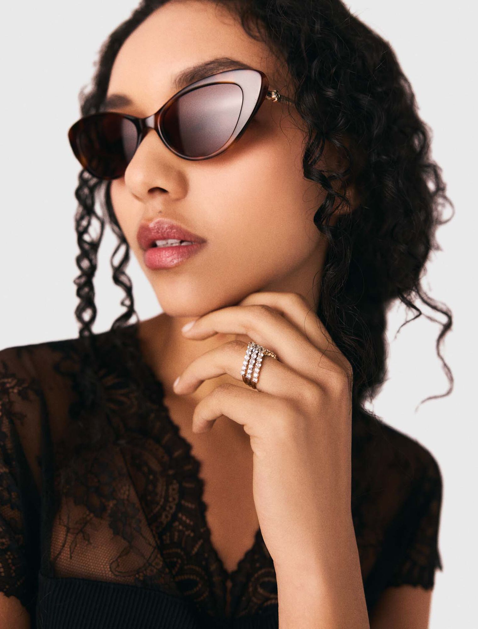 Two-tone rhinestone ring