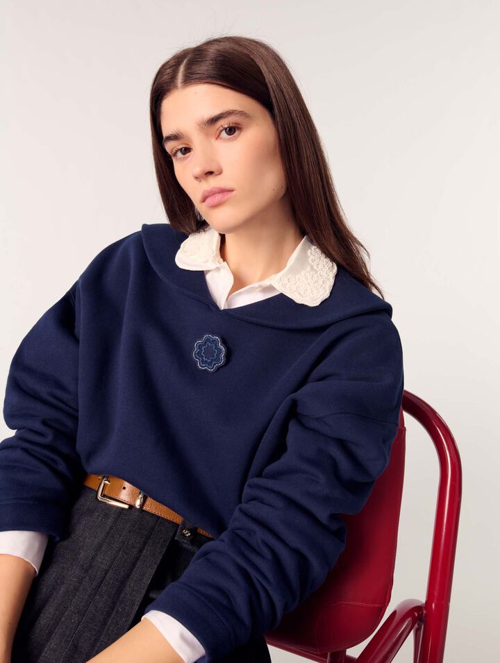 Short sweatshirt with embroidery