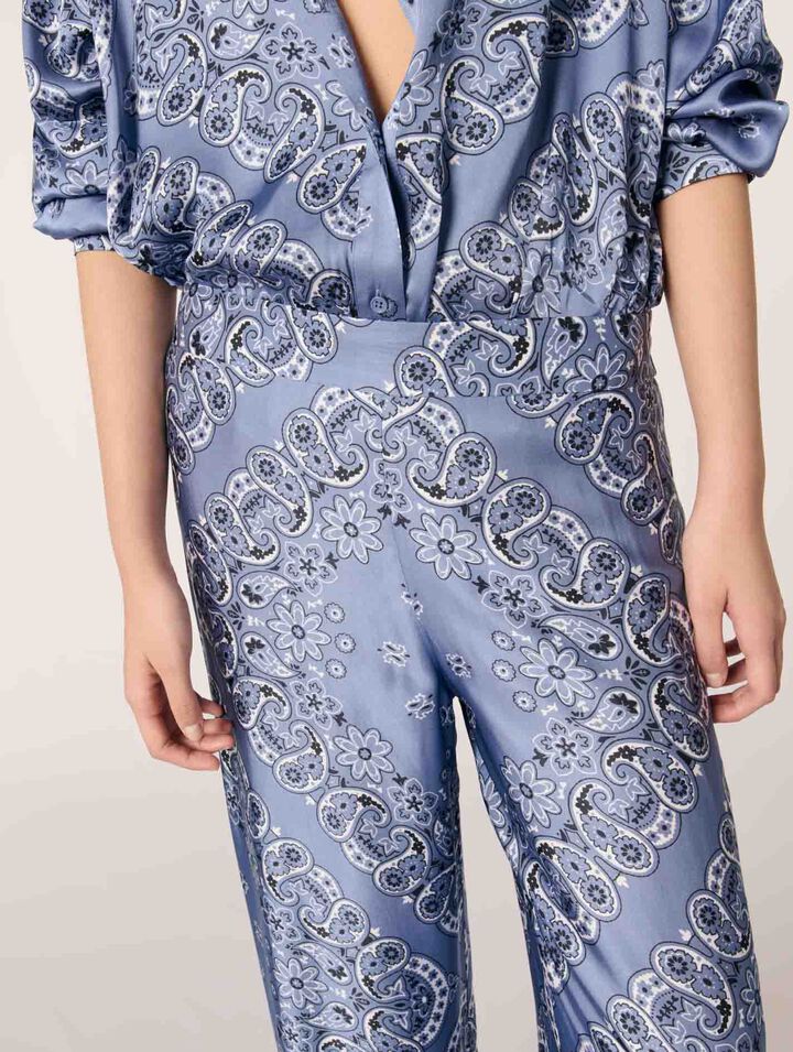 Flowing patterned trousers