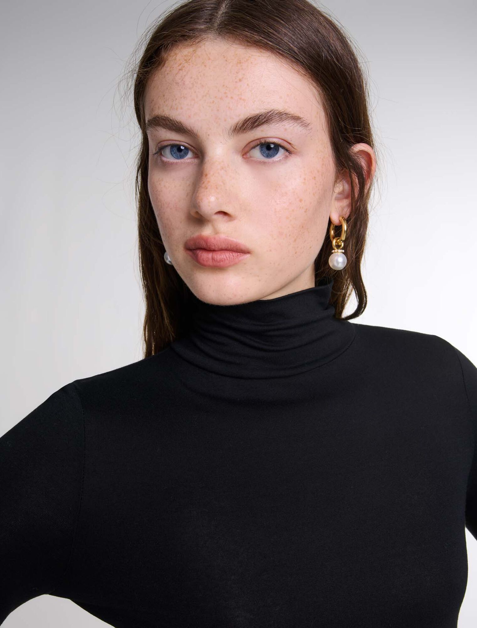 Long-sleeved top