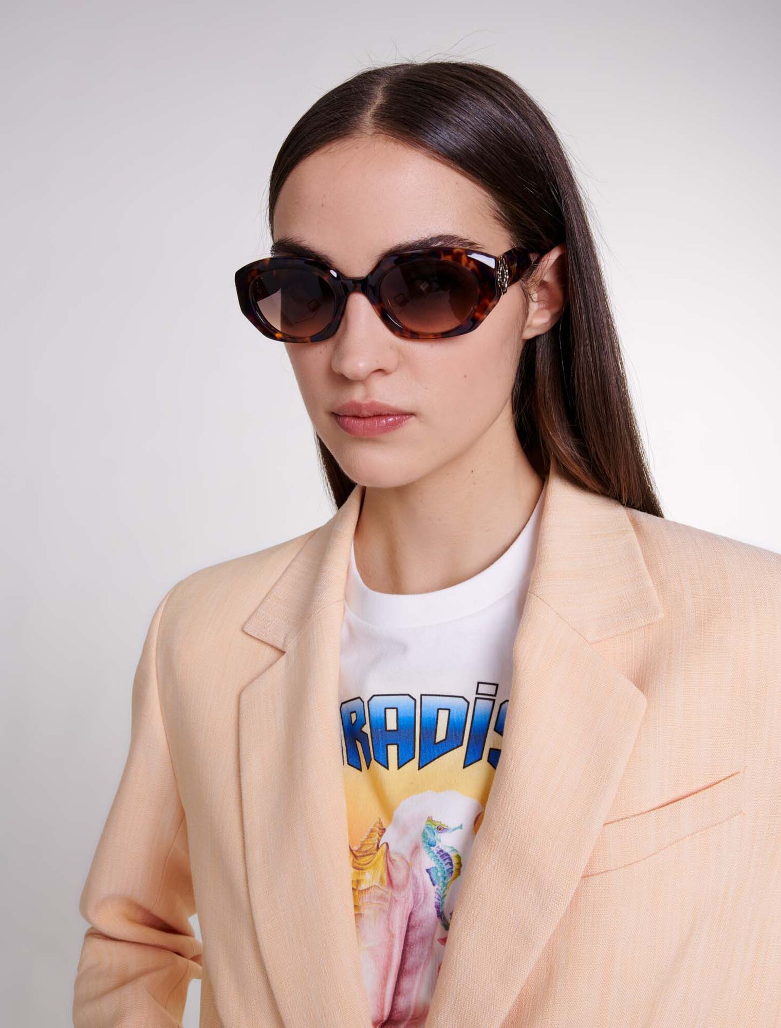 Round acetate glasses