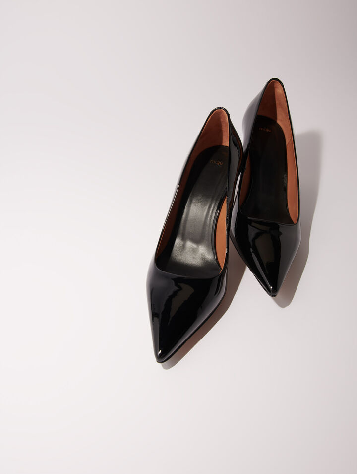 Leather pumps with pointed toes