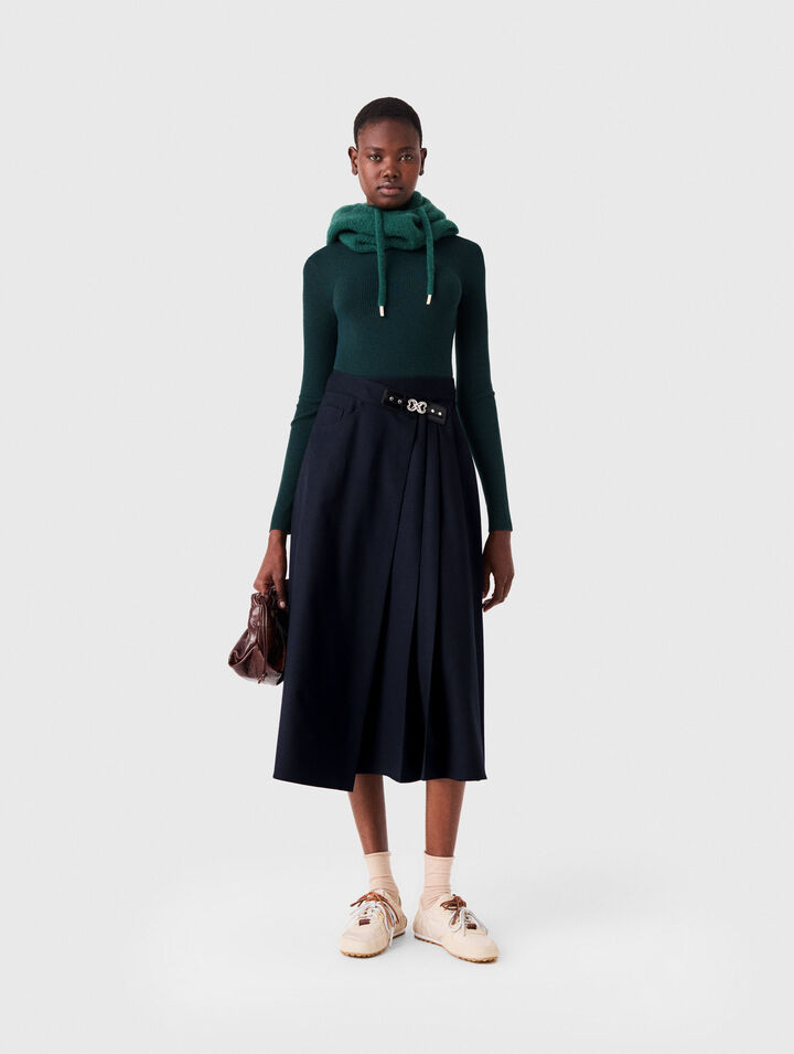 Long pleated skirt with buckle