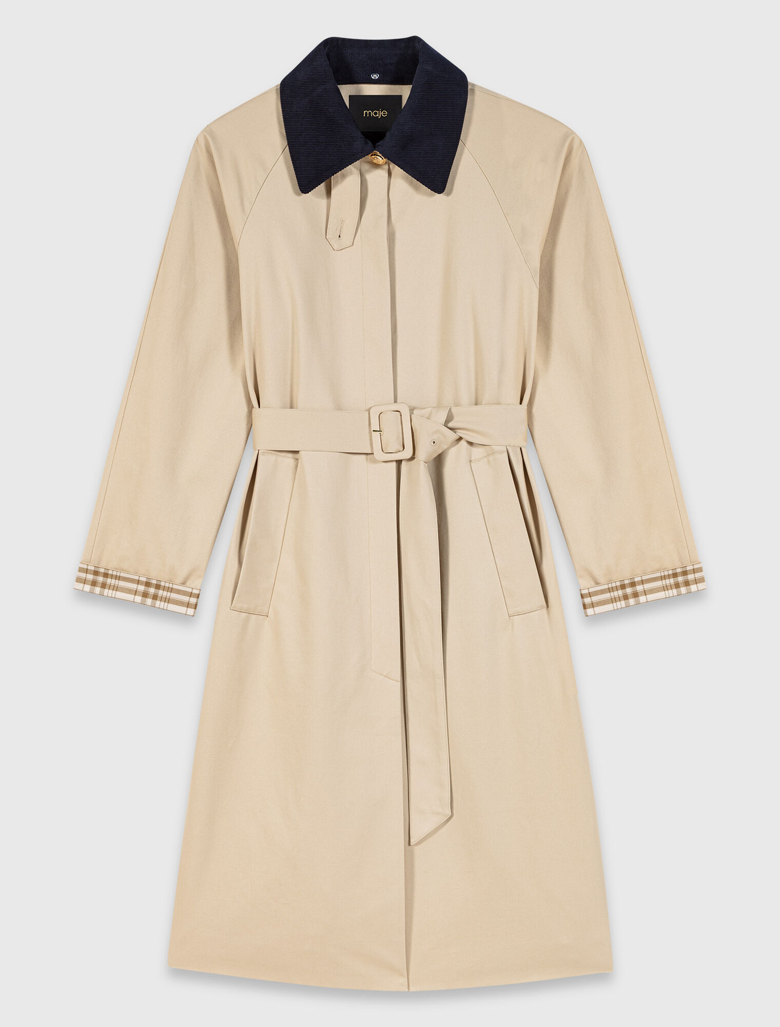 Contrast sleeve and collar trench