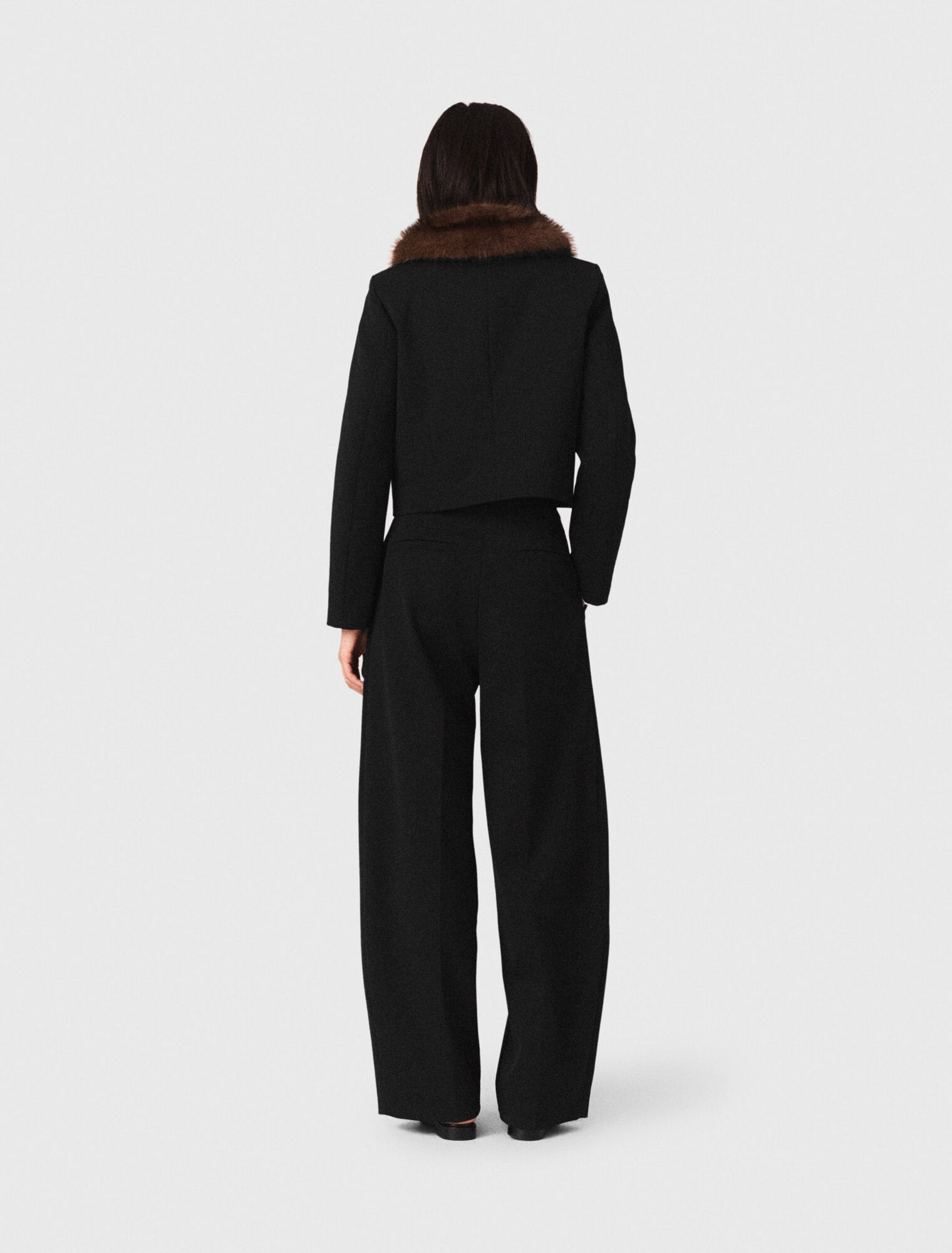 Short jacket with removable collar