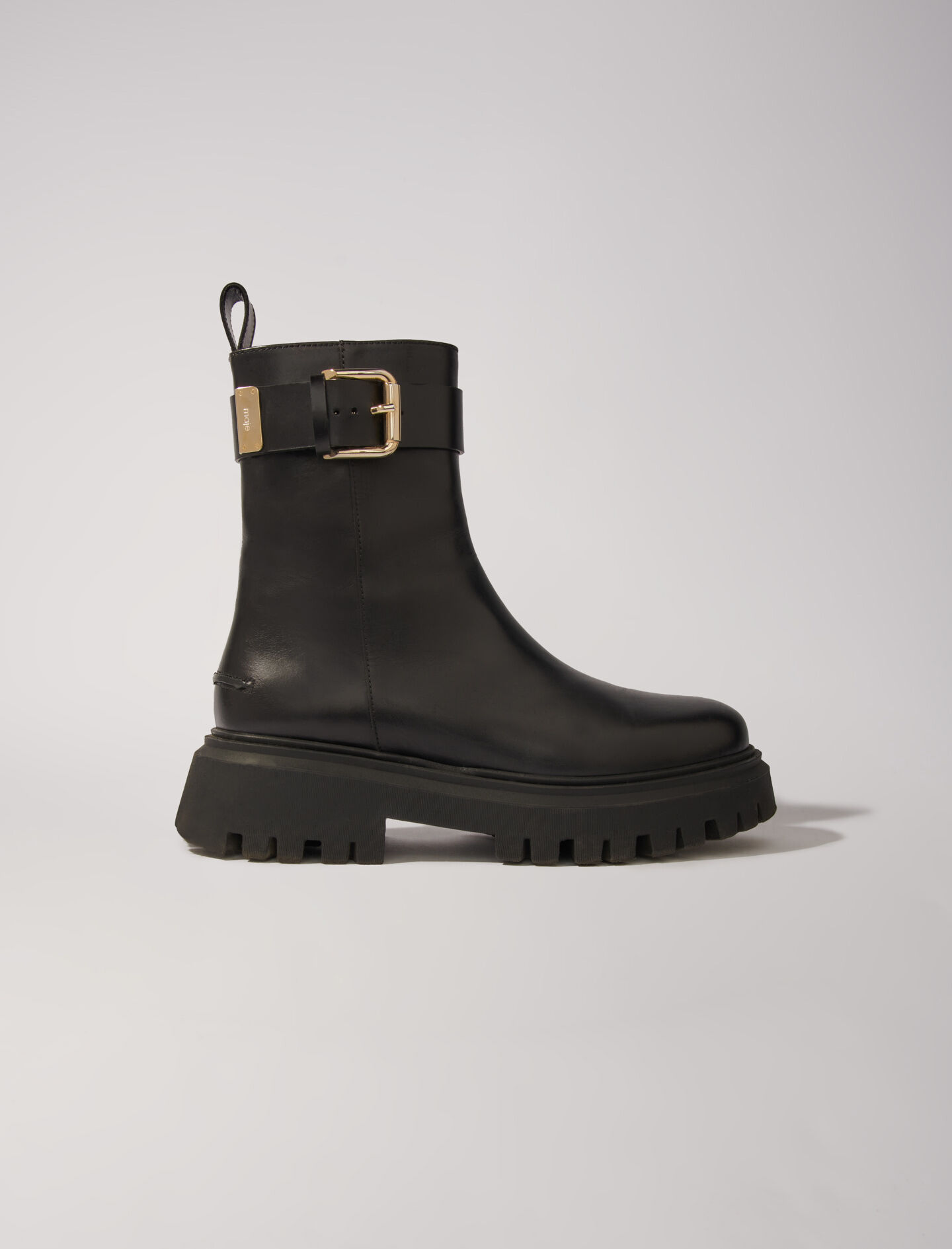 Plain black chelsea boots new arrivals