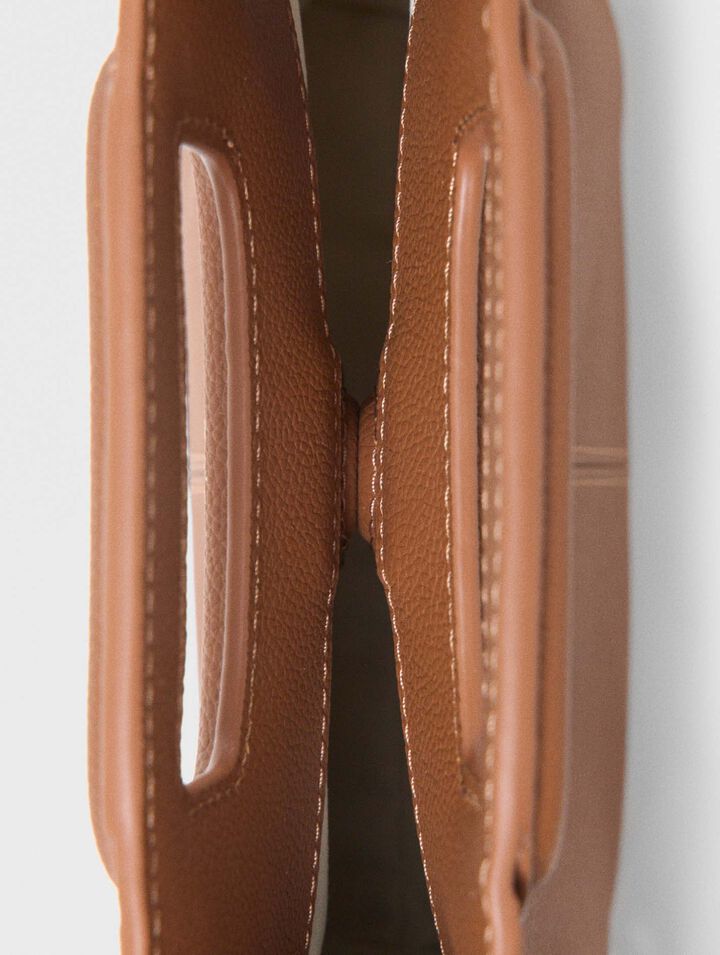 Grained leather M bag