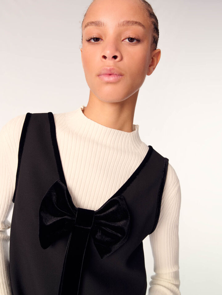 Pinafore dress with velvet collar