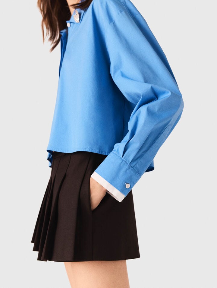 Shirt with removable jewellery