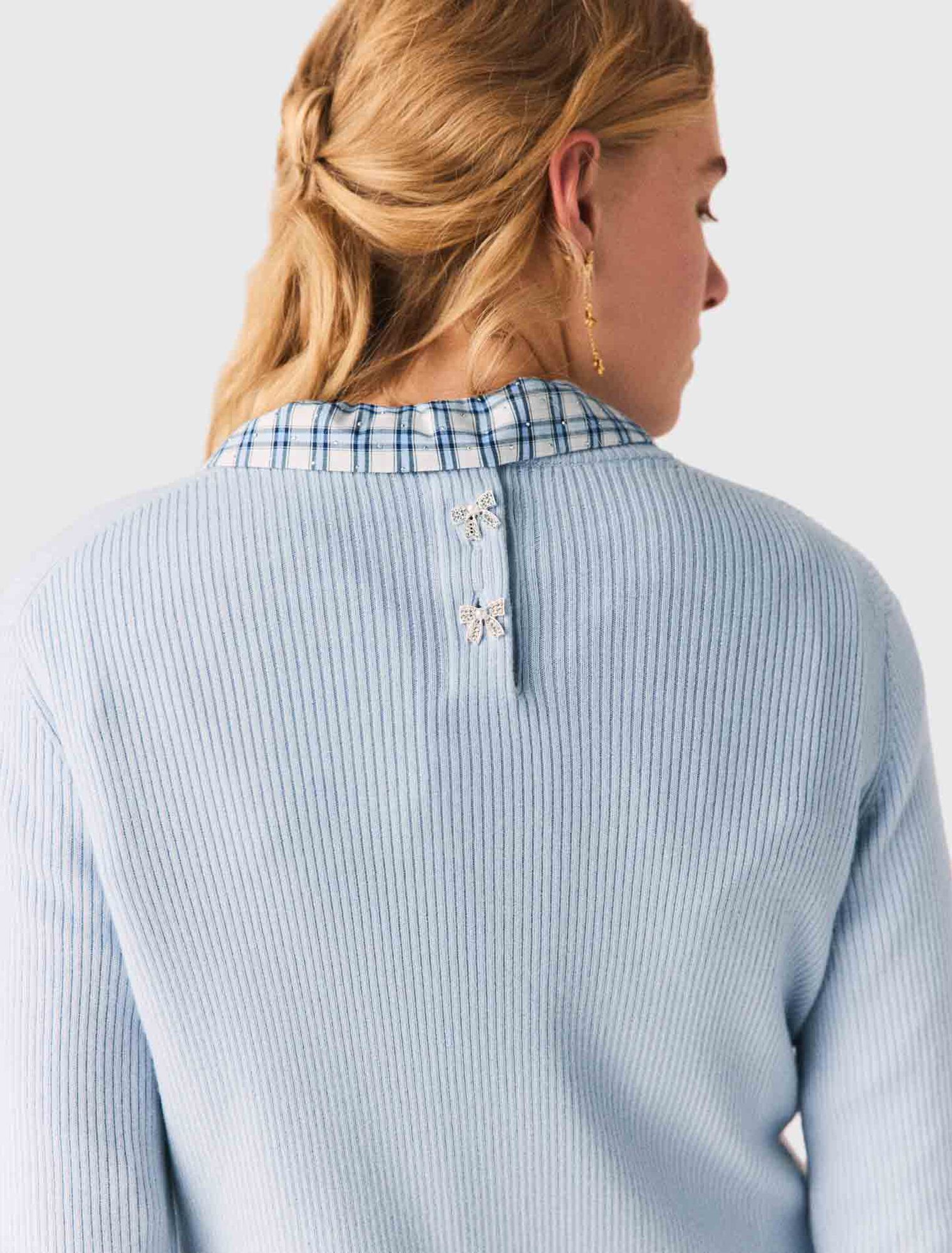 Jewel-button back jumper
