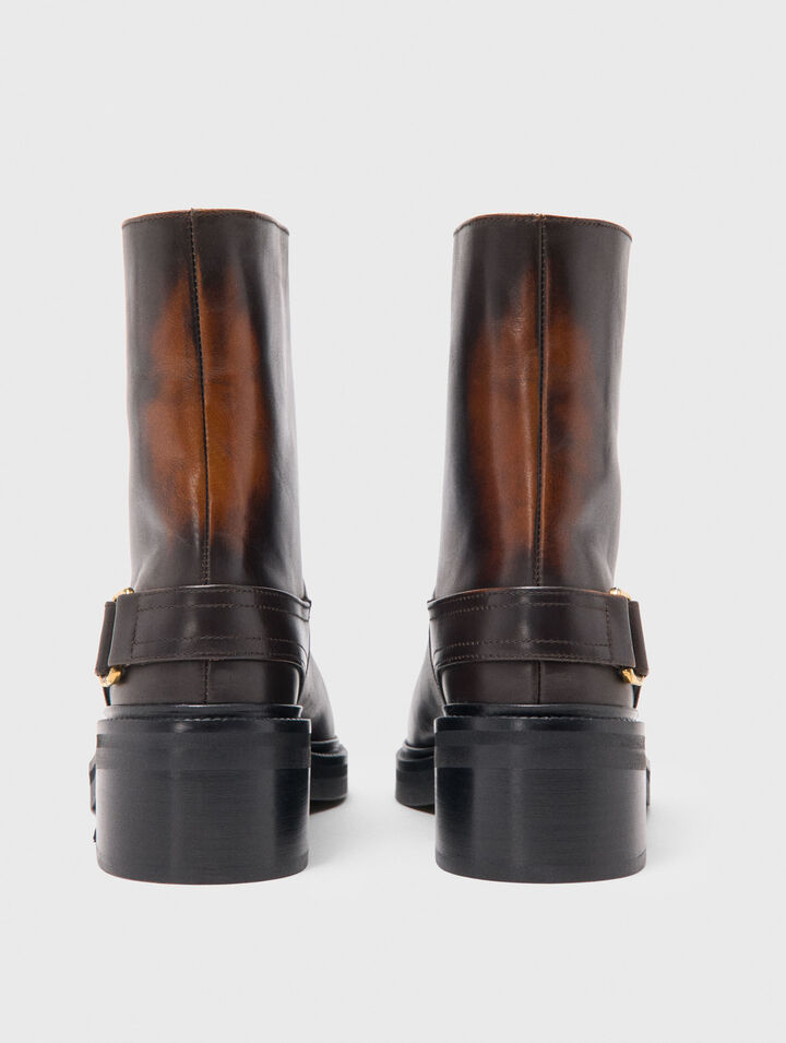 Flat leather ankle boots