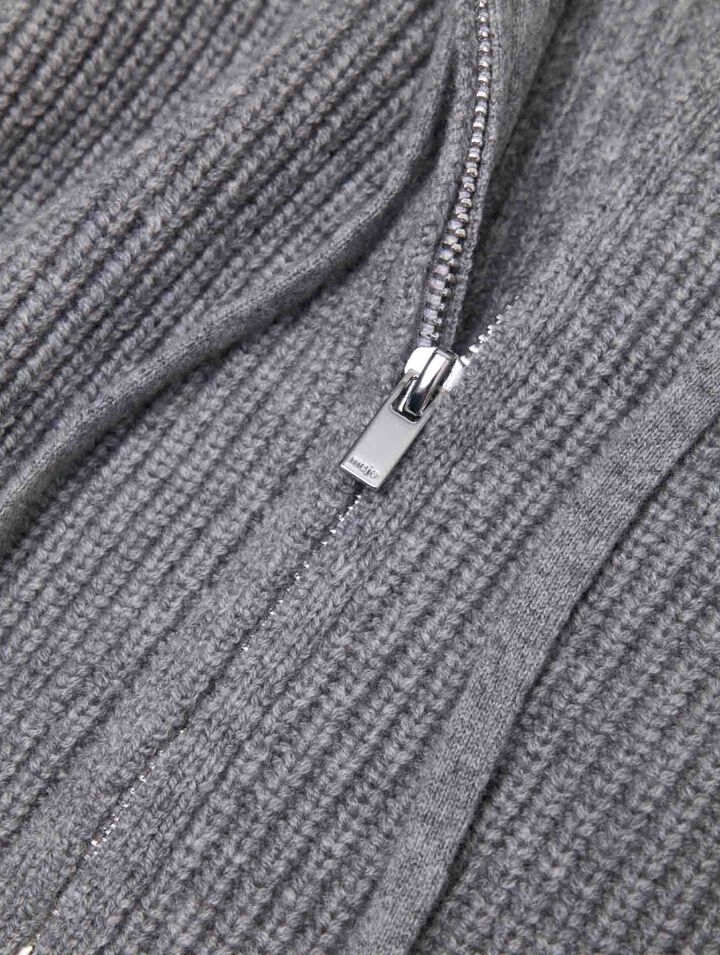 Knit collar