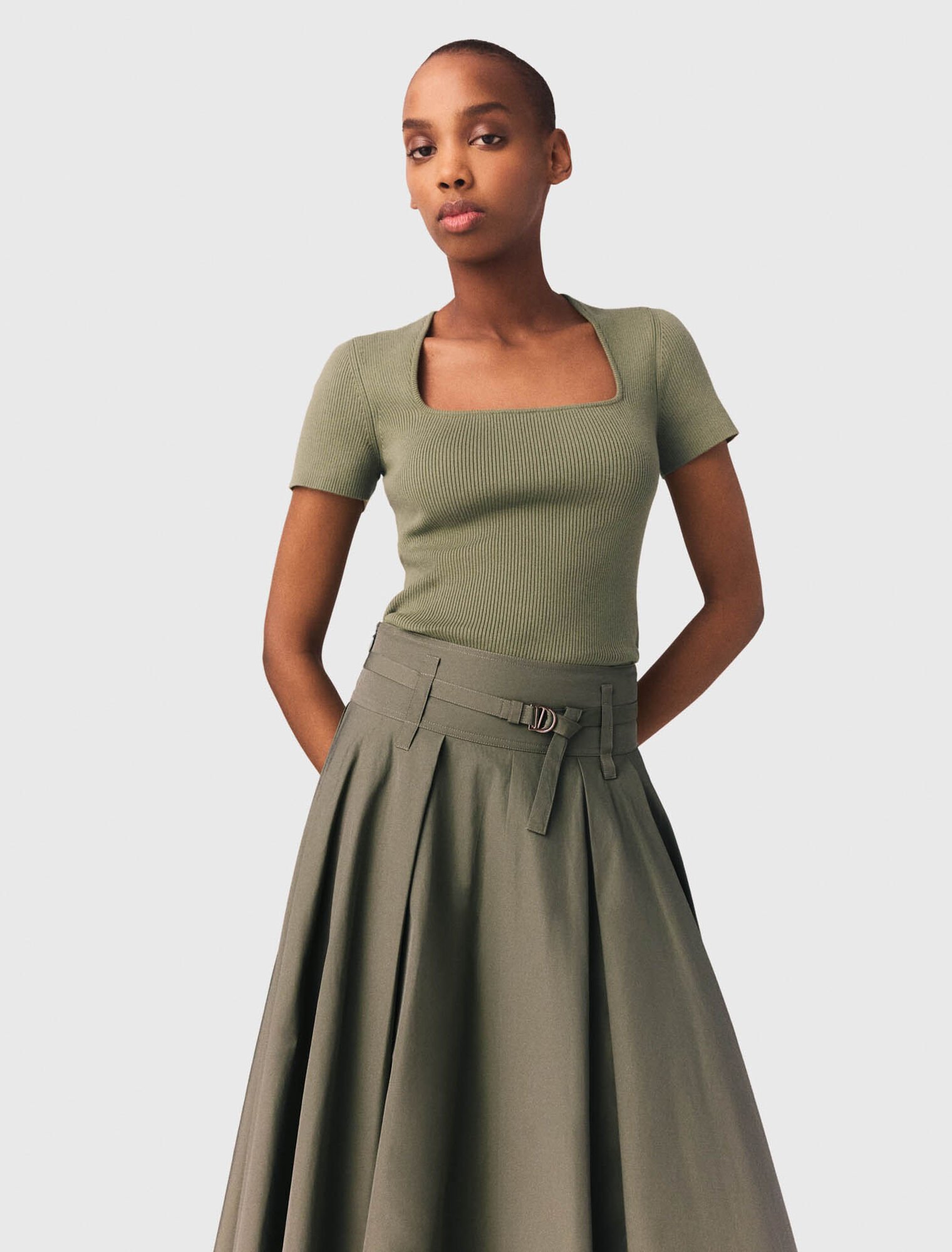 Square-neck ribbed jumper