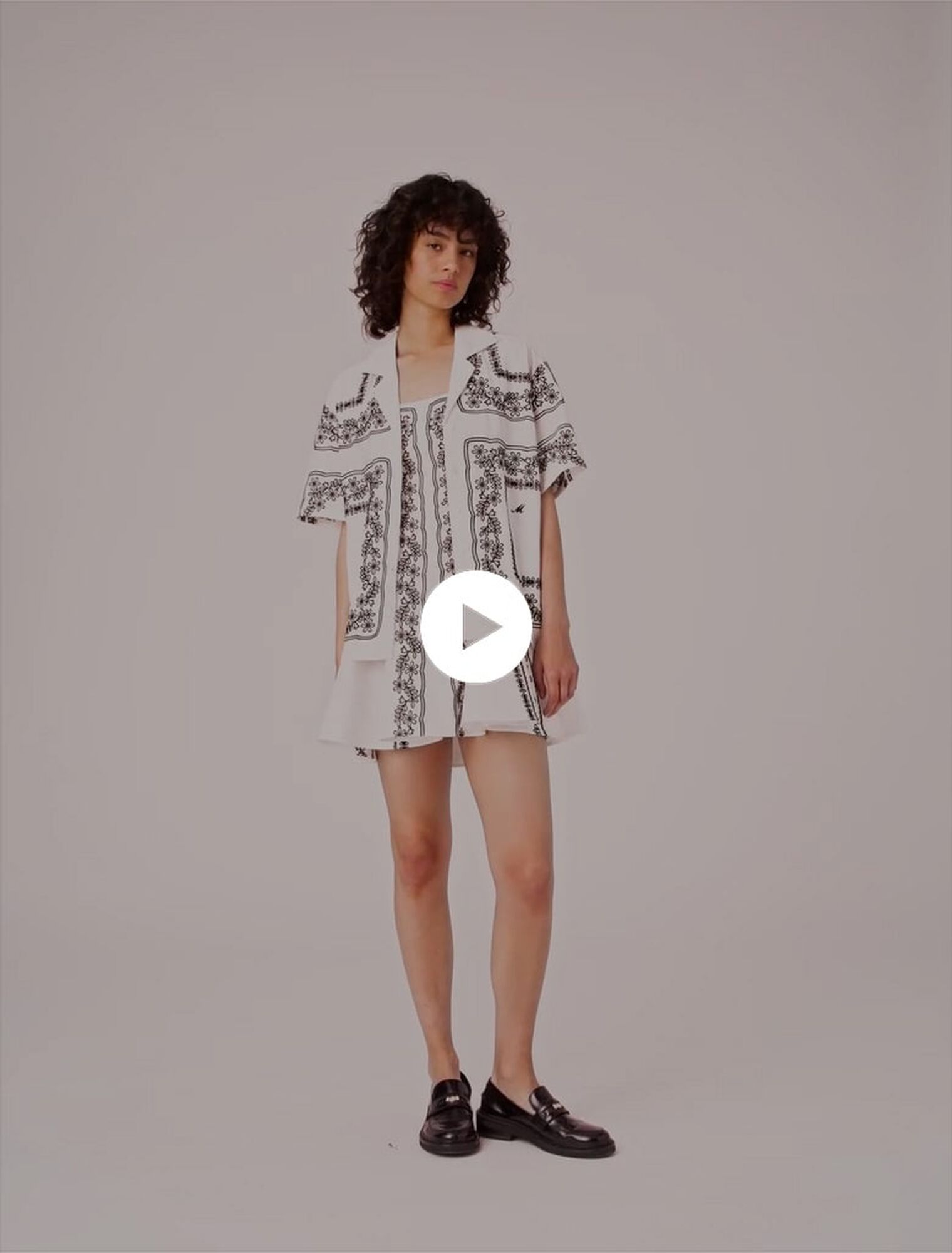 Short-sleeved embroidered shirt