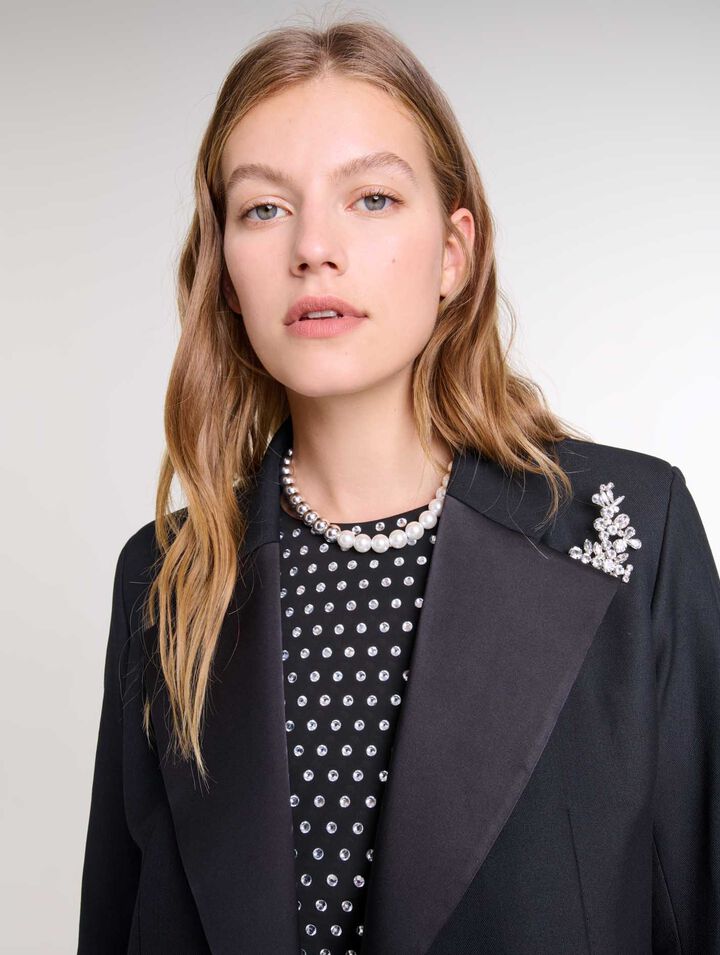 Suit jacket with brooch