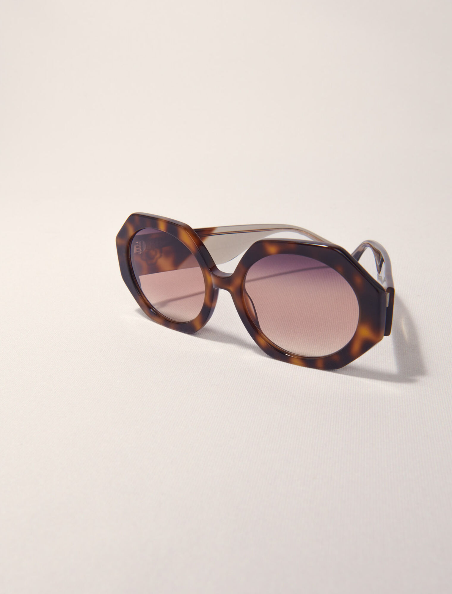Round acetate glasses