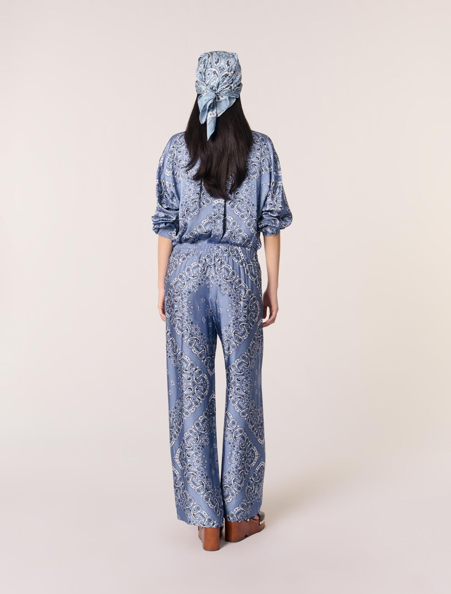 Flowing patterned trousers