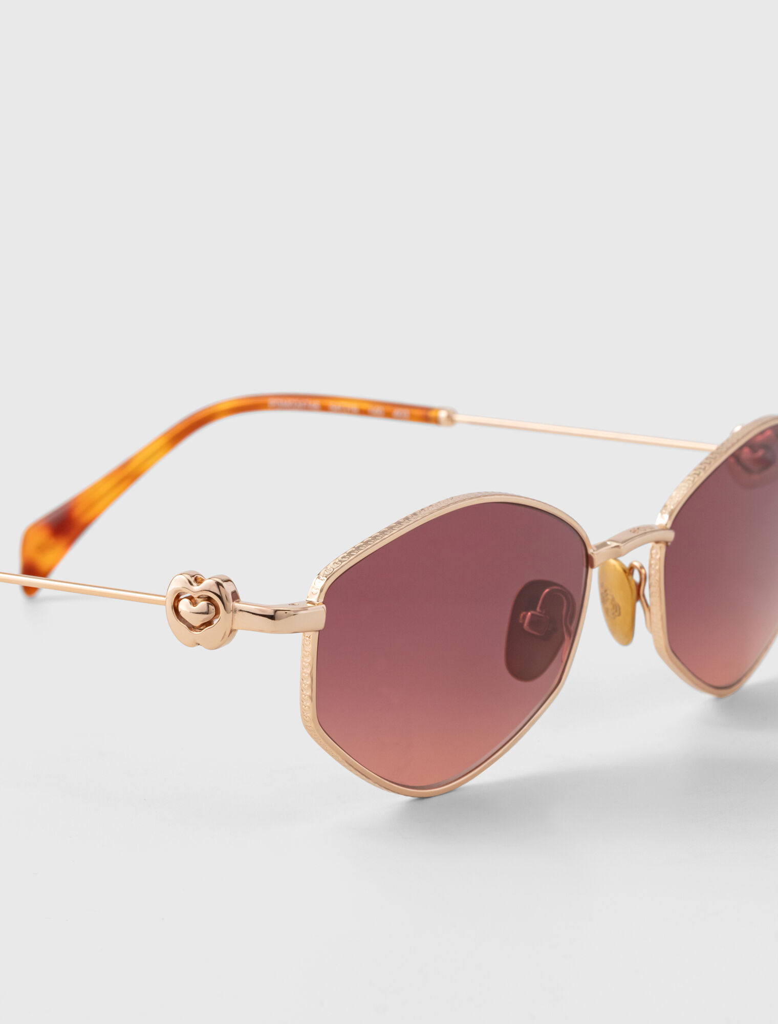 Faceted oval metal glasses