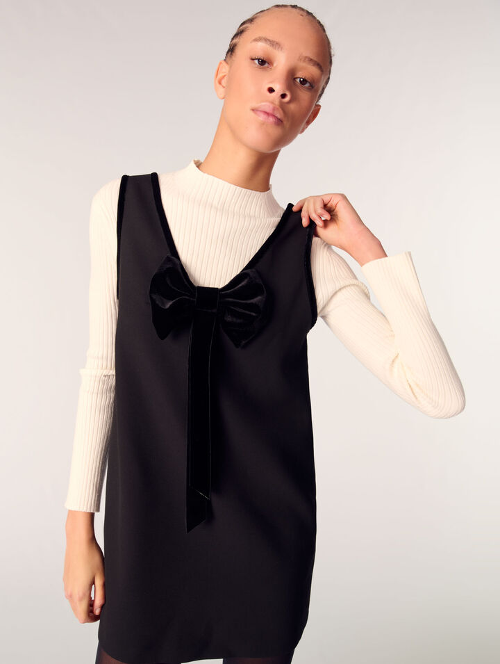 Pinafore dress with velvet collar
