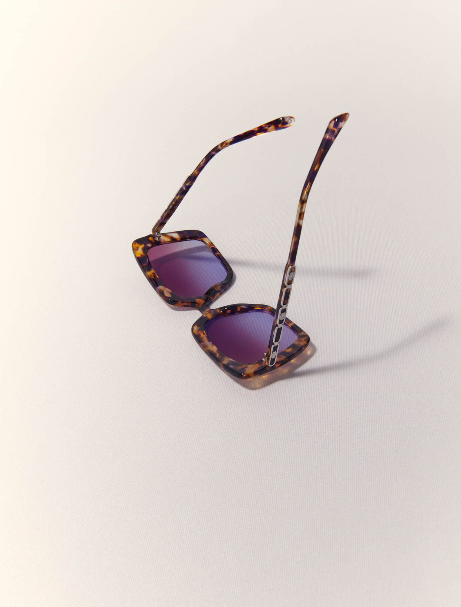 Rectangular acetate glasses