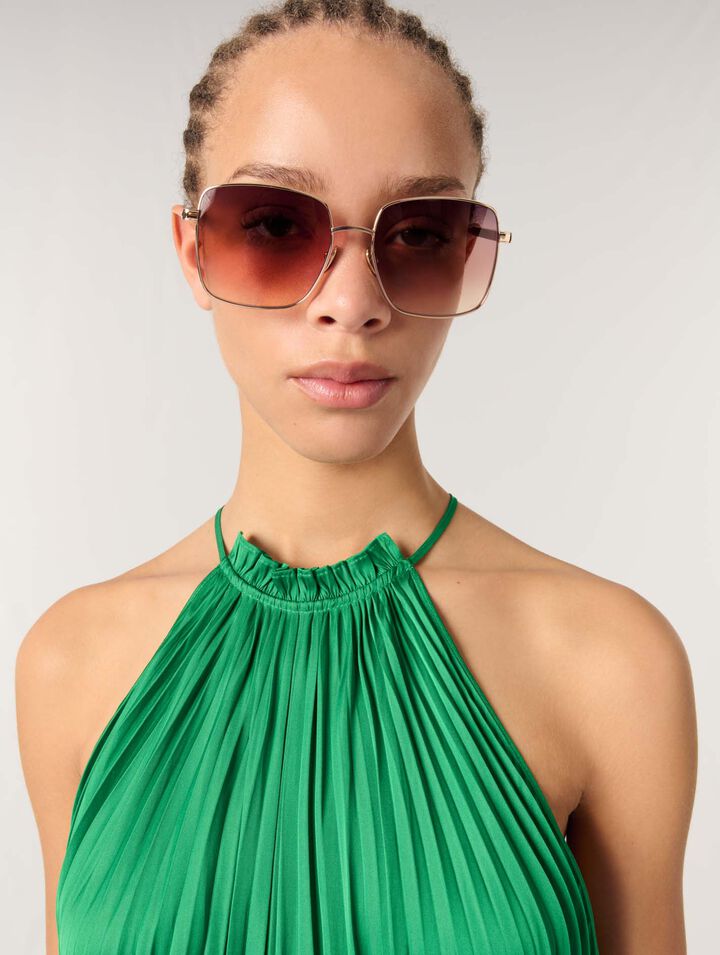 Short pleated backless dress