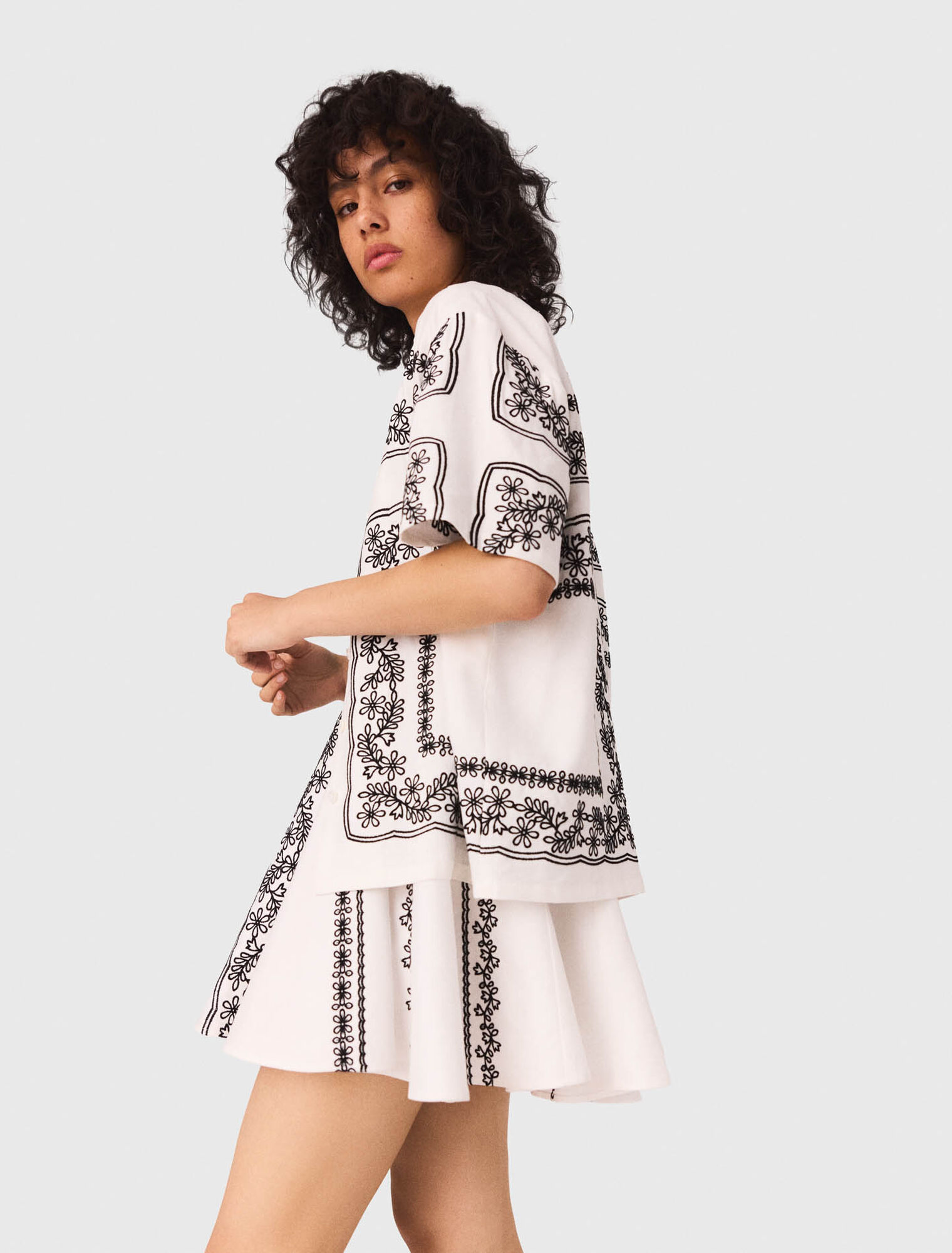 Short-sleeved embroidered shirt