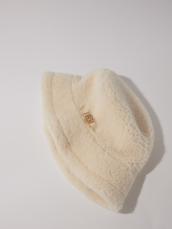 Faux fur bucket hat