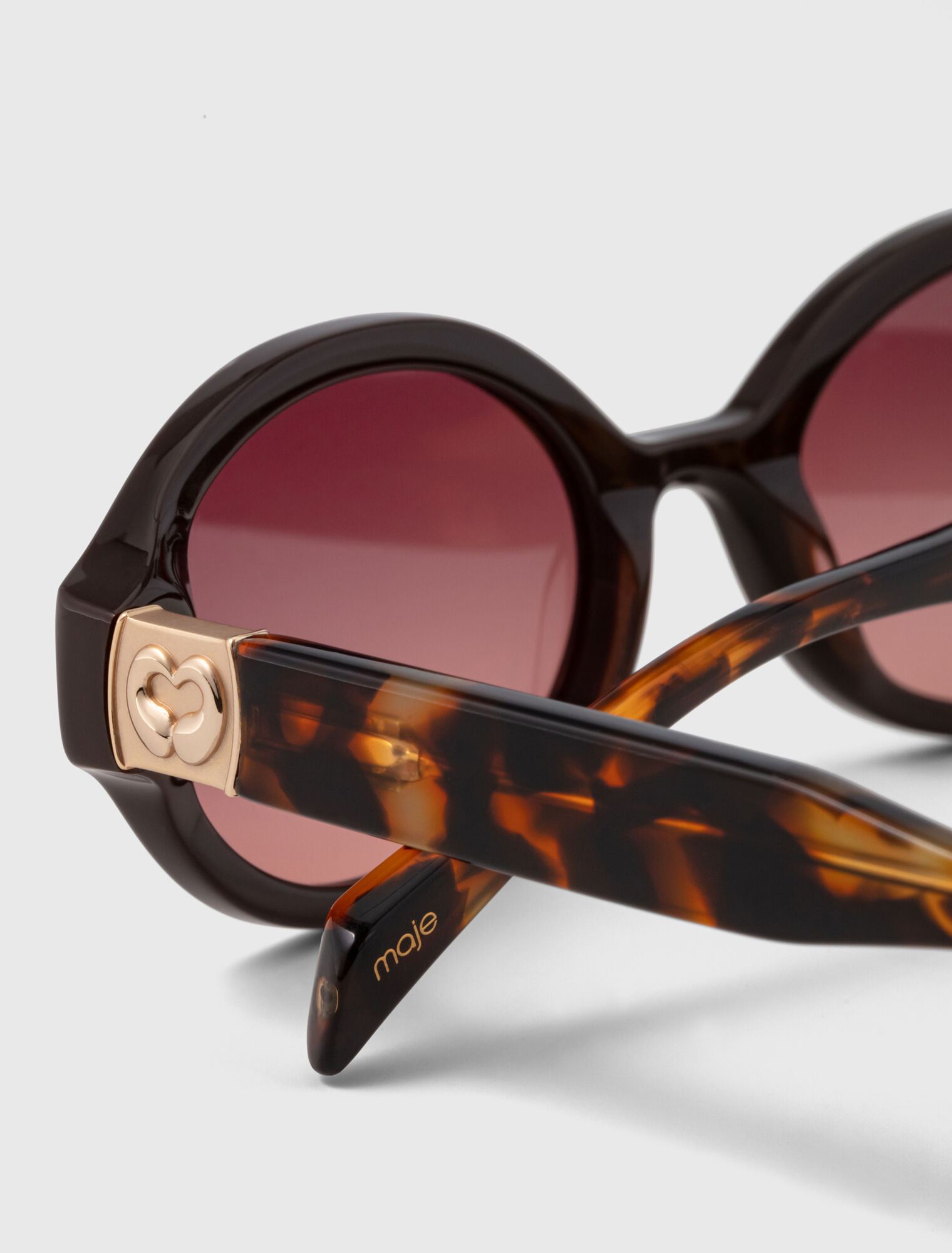 Oval acetate glasses