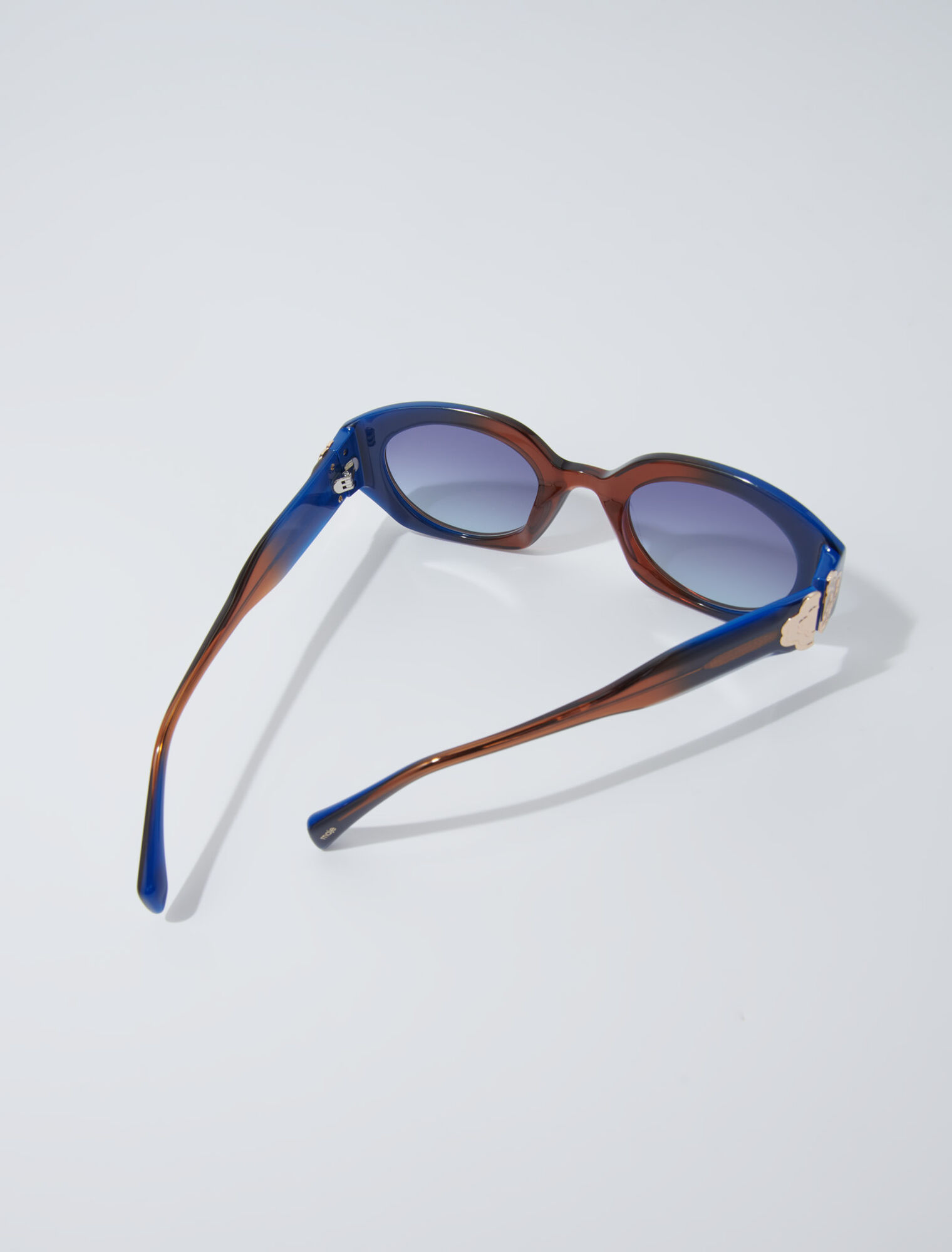 Round acetate glasses