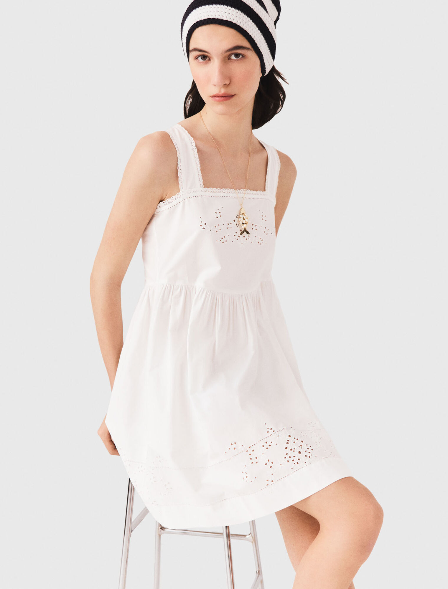 Short dress with lace trim